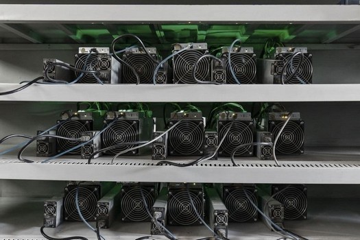 O maior fabricante de mineradores ASIC para mineração de bitcoin suspendeu as vendas